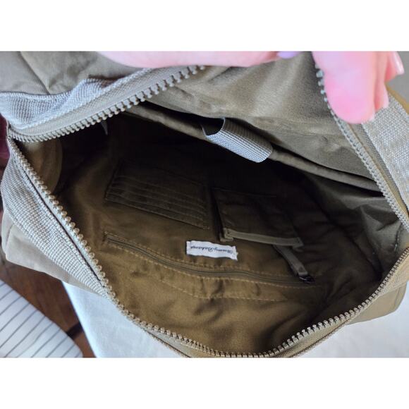 Tommy Bahama Convertible Army Green Backpack Laptop Bag Military Carry On - Picture 4 of 11